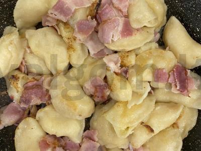 Paruošti koldūnai su grietinėlės ir šoninės padažu Žingsnis 4