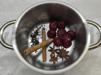 Aromatizuotas grogas su vyšniomis Žingsnis 1