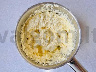 Skanūs vanilinio kremo keksiukai Žingsnis 2
