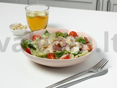Salotos su vištiena ir parmezanu pagrindine nuotrauka
