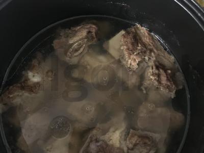 Jautienos šonkauliukai, troškinti puode Žingsnis 2