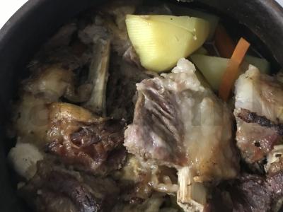 Jautienos šonkauliukai, troškinti puode Žingsnis 6