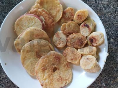 Vaisiai tešloje pagrindine nuotrauka