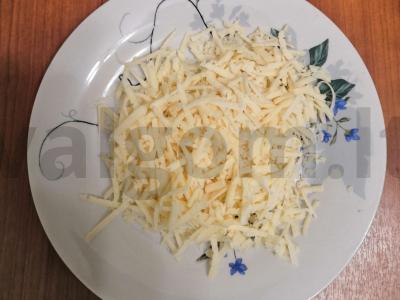 Rūkytos vištienos salotos su džiovintomis slyvomis Žingsnis 2