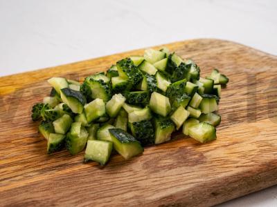 Žuvies salotos su pupelėmis ir kukurūzais Žingsnis 1