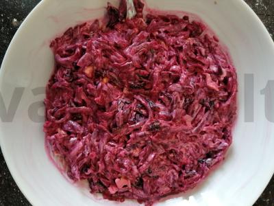 Burokėlių salotos su džiovintomis slyvomis ir graikiniais riešutais Žingsnis 3