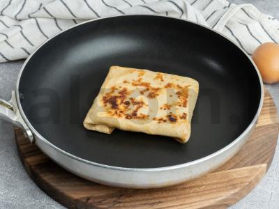 Kiaušiniais, krabų lazdelėmis ir kukurūzais įdaryti blyneliai Žingsnis 4