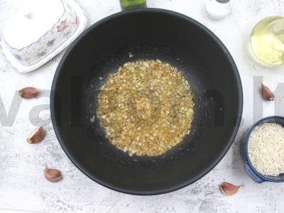 Risotto su pesto ir jūros gėrybėmis be vyno Žingsnis 5