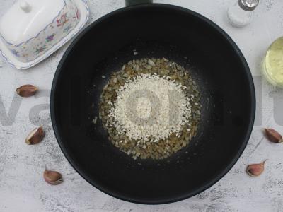 Risotto su pesto ir jūros gėrybėmis be vyno Žingsnis 6