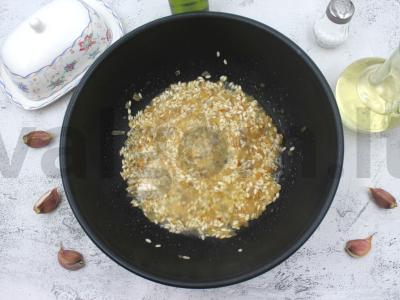 Risotto su pesto ir jūros gėrybėmis be vyno Žingsnis 7
