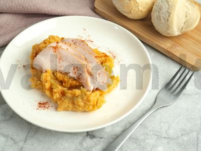 Bulvių košė su rūkyta vištiena ir paprika pagrindine nuotrauka
