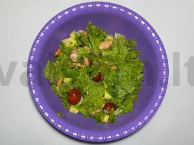 Skanios salotos su krevetėmis, vyšniniais pomidorais ir avokadais Žingsnis 2