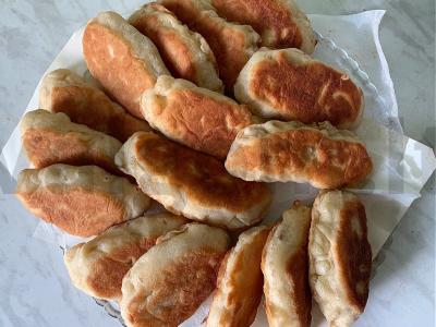 Kopūstų paplotėliai su švelniu įdaru pagrindine nuotrauka