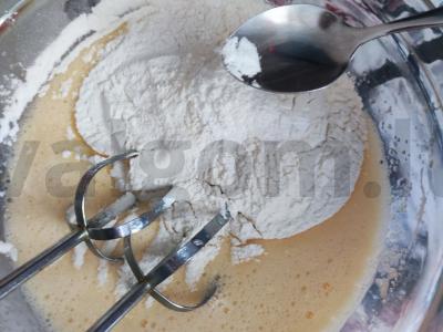 Traški charlotte multicooker keptuvėje Žingsnis 4