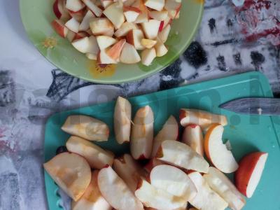 Traški charlotte multicooker keptuvėje Žingsnis 6