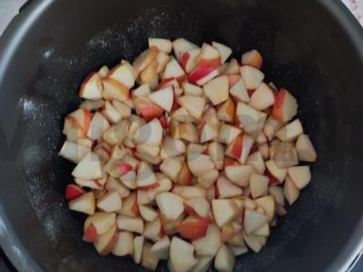 Traški charlotte multicooker keptuvėje Žingsnis 8
