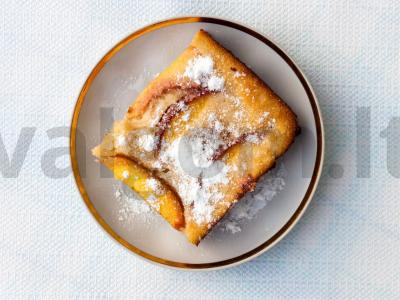 Clafouti su persikais pagrindine nuotrauka