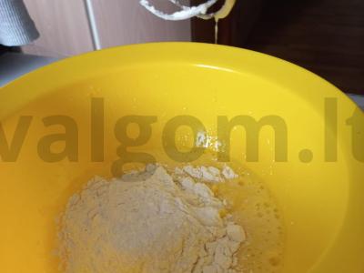 Šarlotė su vanile multicooker keptuvėje Žingsnis 2