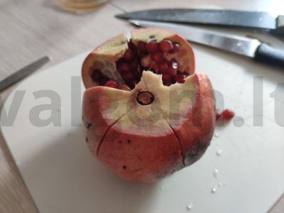 Kiauliena granatų padaže Žingsnis 1