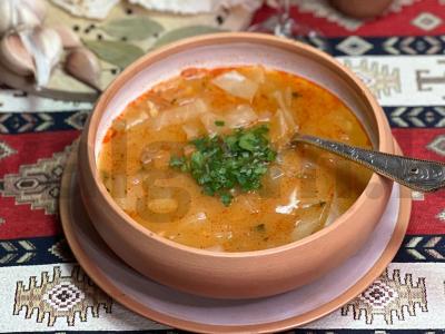 Krchik sriuba su raugintais kopūstais ir perlinė sriuba pagrindine nuotrauka