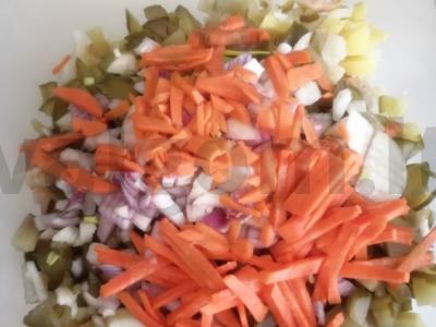 Vinaigrette su marinuotais agurkais ir žirneliais Žingsnis 5