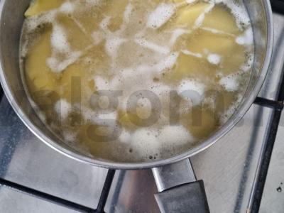 Bulvės su troškinta vištiena Žingsnis 3