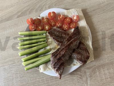 Paprastas jautienos kepsnys. pagrindine nuotrauka