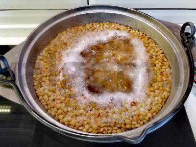 Lęšiai pomidorų padaže su svogūnais Žingsnis 1