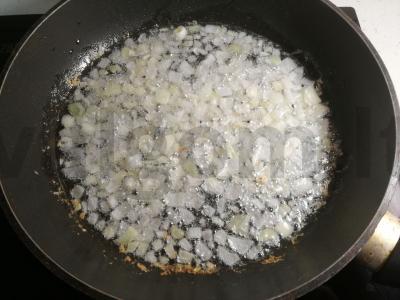 Lęšiai pomidorų padaže su svogūnais Žingsnis 4