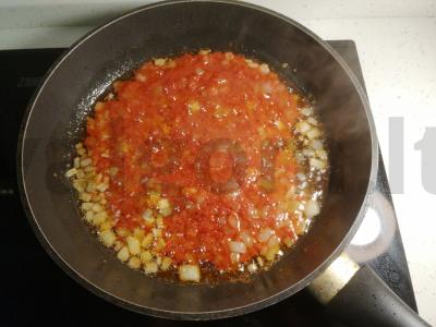 Lęšiai pomidorų padaže su svogūnais Žingsnis 5