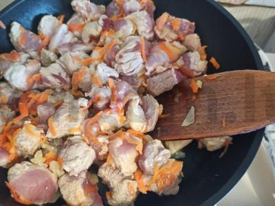Bulvės su kiauliena puode Žingsnis 4