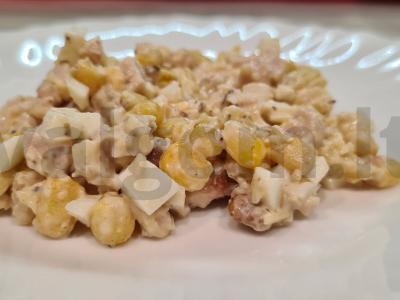 Salotos "Chicken Ryaba" su rūkyta krūtinėle ir ananasais pagrindine nuotrauka