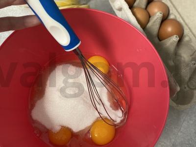 Charlotka pyragas su traškia plutele Žingsnis 3