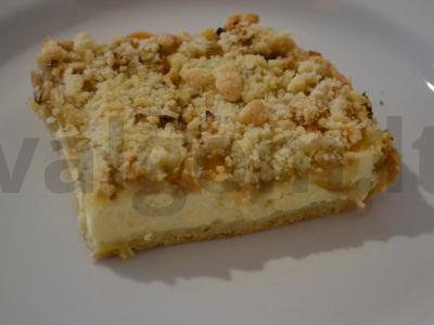 Pyragas su varške ir obuoliais pagrindine nuotrauka