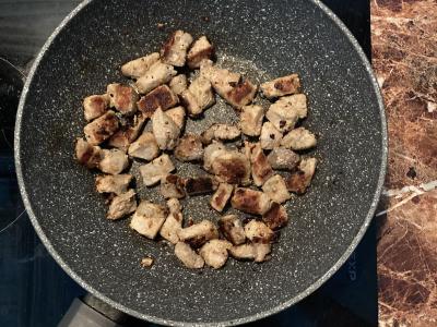 Naminė šavarma su kiauliena, sūriu, daržovėmis ir grietine Žingsnis 1