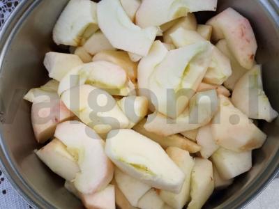 Obuolių tyrė "Nezhenka" Žingsnis 1