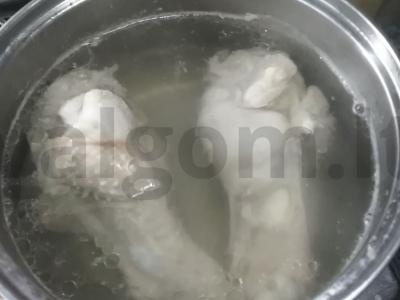 Kalakutienos sriuba su žaliaisiais žirneliais Žingsnis 1