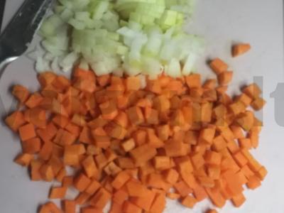 Kalakutienos sriuba su žaliaisiais žirneliais Žingsnis 2