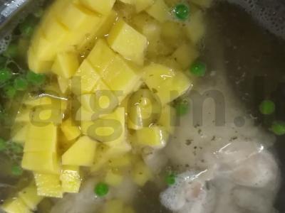 Kalakutienos sriuba su žaliaisiais žirneliais Žingsnis 4