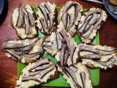 Sumuštiniai su šprotais Žingsnis 4