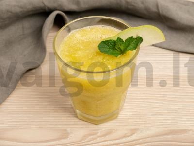 Obuolių ir kriaušių kokteilis su mandarinais pagrindine nuotrauka