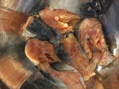 Orkaitėje kepta rožinė lašiša su padažu Žingsnis 1