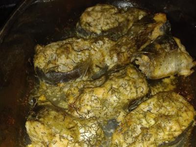 Orkaitėje kepta rožinė lašiša su padažu pagrindine nuotrauka