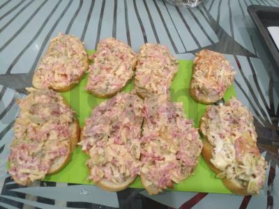 Greiti karšti sumuštiniai su dešra ir marinuotais agurkais Žingsnis 6