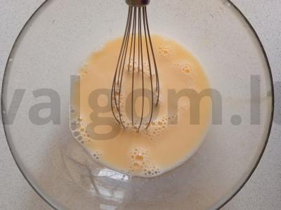 Omletas su vyšniniais pomidorais ir alyvuogėmis Žingsnis 2