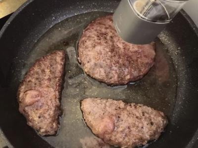 Jautienos kotletai su daržovėmis. Žingsnis 3