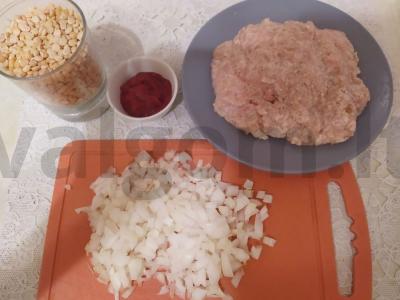 Greiti pietūs su žirneliais ir malta mėsa Žingsnis 1
