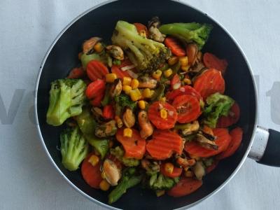 Brokolių ir midijų troškinys su ryžiais Žingsnis 1