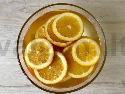 Apelsinų skiltelės, padengtos šokoladu Žingsnis 1