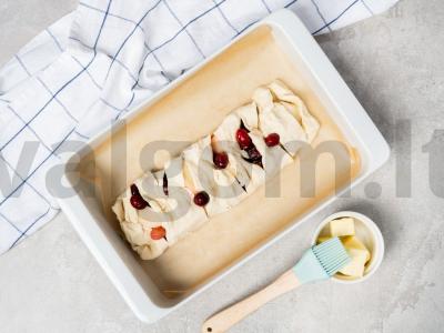 Pletenka su spanguolėmis iš sluoksniuotos tešlos be mielių Žingsnis 2